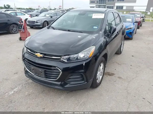 3GNCJKSBXKL258639 2019 CHEVROLET TRAX - Image 2