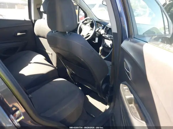 3GNCJKSBXKL294489 2019 CHEVROLET TRAX - Image 8