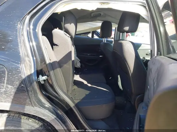 3GNCJKSBXKL300890 2019 CHEVROLET TRAX - Image 8