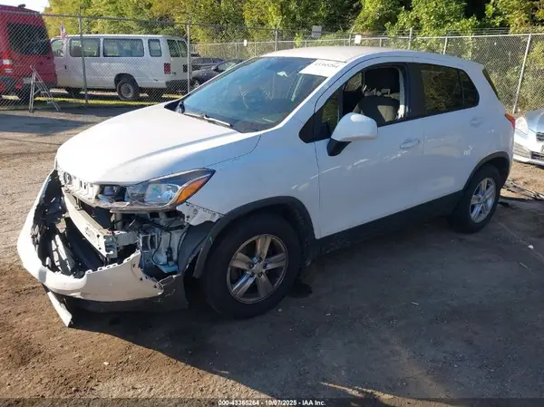 3GNCJKSBXKL304468 2019 CHEVROLET TRAX - Image 2