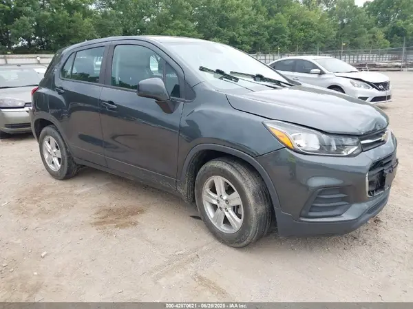 3GNCJKSBXKL304745 2019 CHEVROLET TRAX - Image 1