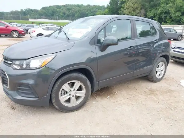 3GNCJKSBXKL304745 2019 CHEVROLET TRAX - Image 2