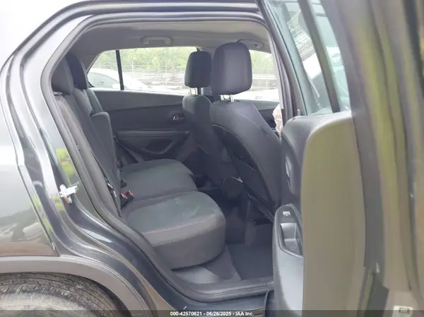 3GNCJKSBXKL304745 2019 CHEVROLET TRAX - Image 8