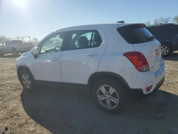 3GNCJKSBXKL305197 2019 CHEVROLET TRAX - Image 2