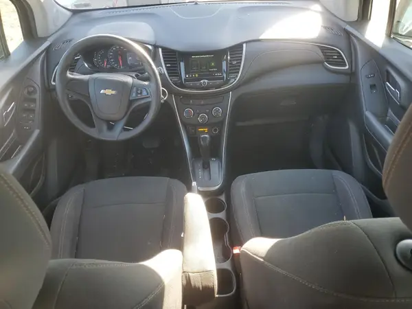 3GNCJKSBXKL305197 2019 CHEVROLET TRAX - Image 8