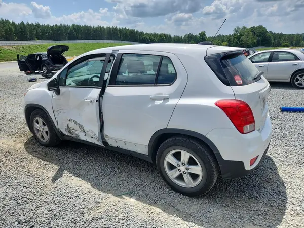 3GNCJKSBXKL317527 2019 CHEVROLET TRAX - Image 2