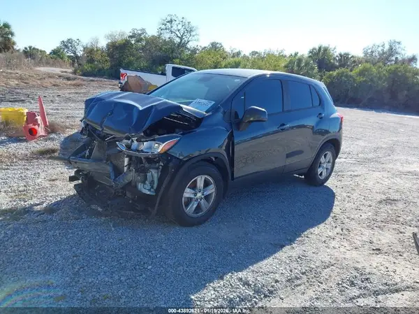 3GNCJKSBXKL320329 2019 CHEVROLET TRAX - Image 2