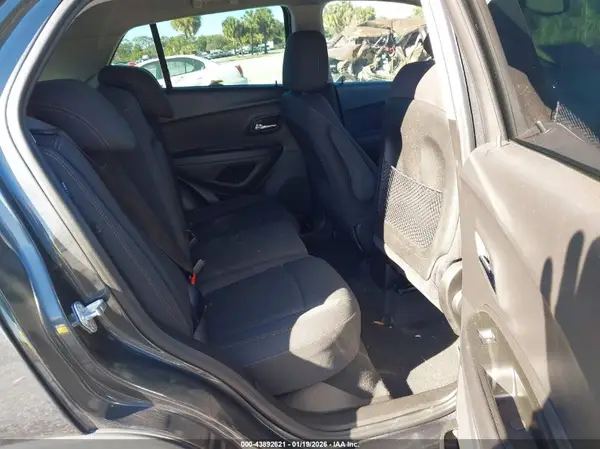 3GNCJKSBXKL320329 2019 CHEVROLET TRAX - Image 8