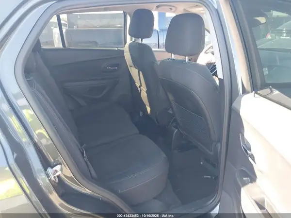 3GNCJKSBXKL330164 2019 CHEVROLET TRAX - Image 8