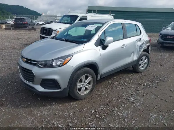 3GNCJKSBXKL367103 2019 CHEVROLET TRAX - Image 2