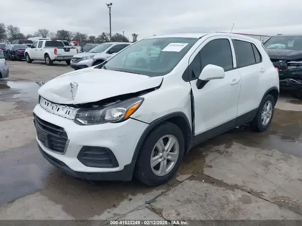 3GNCJKSBXKL380580 2019 CHEVROLET TRAX - Image 2