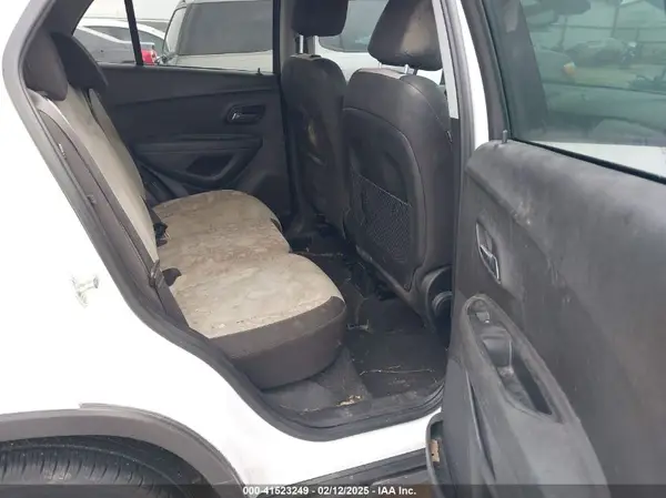 3GNCJKSBXKL380580 2019 CHEVROLET TRAX - Image 8