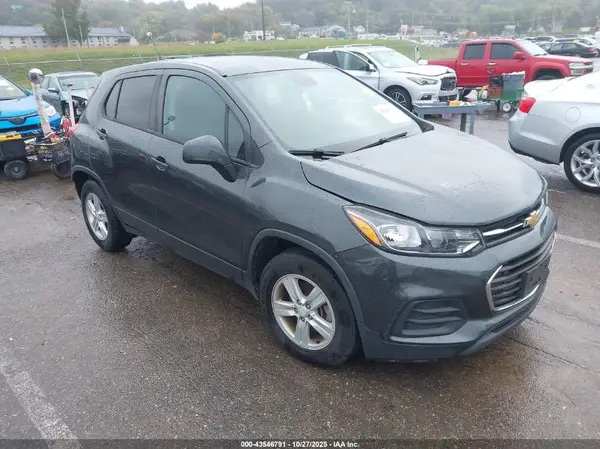 3GNCJKSBXKL382944 2019 CHEVROLET TRAX - Image 1