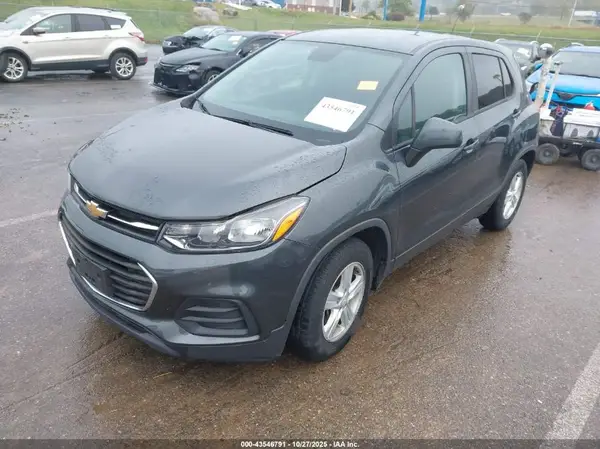 3GNCJKSBXKL382944 2019 CHEVROLET TRAX - Image 2