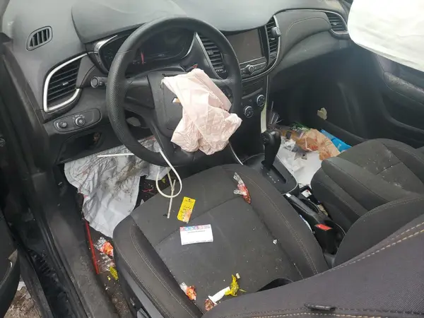 3GNCJKSBXKL385973 2019 CHEVROLET TRAX - Image 8
