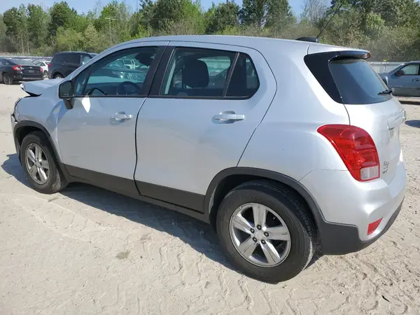 3GNCJKSBXKL392695 2019 CHEVROLET TRAX - Image 2