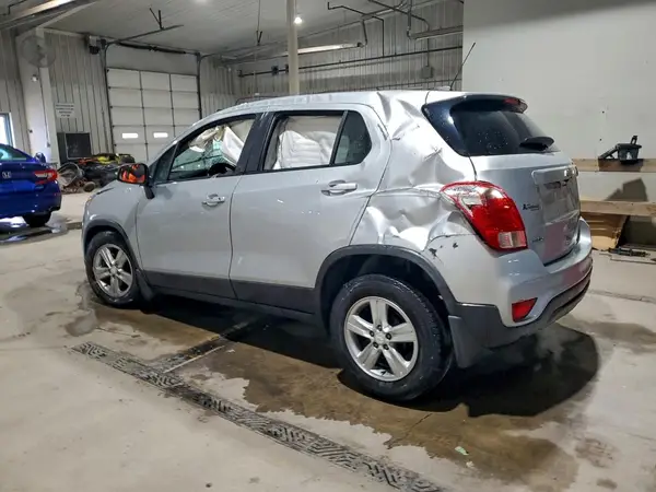 3GNCJKSBXKL393295 2019 CHEVROLET TRAX - Image 2