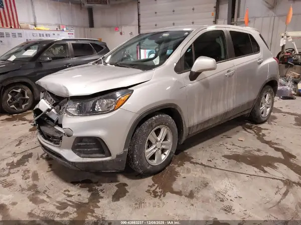 3GNCJKSBXKL394995 2019 CHEVROLET TRAX - Image 2