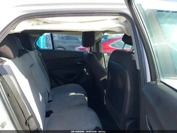 3GNCJKSBXKL396844 2019 CHEVROLET TRAX - Image 8