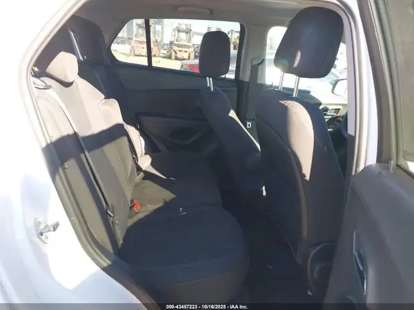 3GNCJKSBXLL108211 2020 CHEVROLET TRAX - Image 8