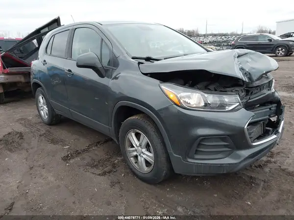 3GNCJKSBXLL110671 2020 CHEVROLET TRAX - Image 1