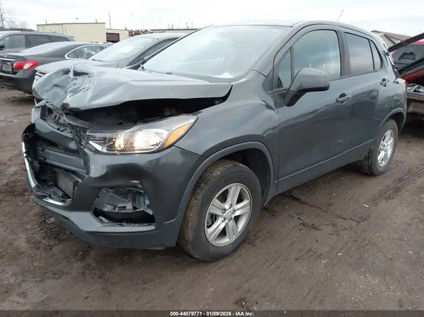 3GNCJKSBXLL110671 2020 CHEVROLET TRAX - Image 2