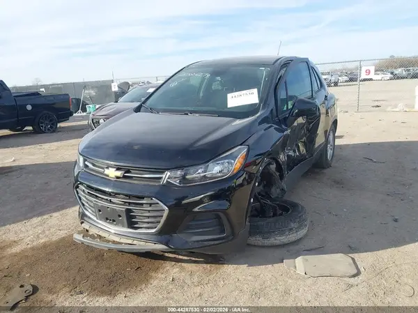 3GNCJKSBXLL110931 2020 CHEVROLET TRAX - Image 2