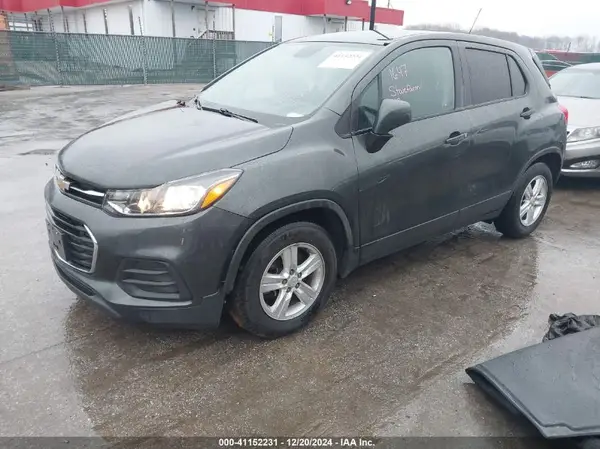 3GNCJKSBXLL112307 2020 CHEVROLET TRAX - Image 2