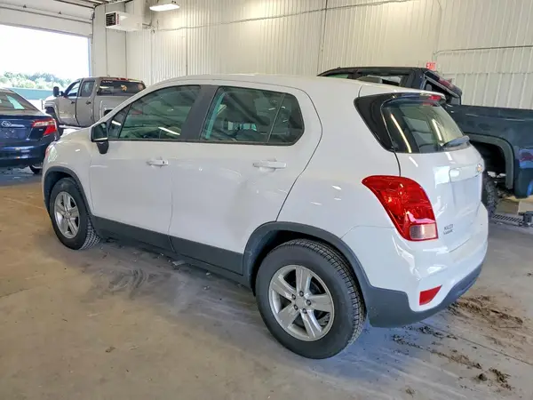3GNCJKSBXLL130273 2020 CHEVROLET TRAX - Image 2