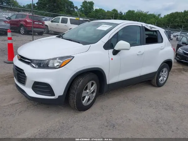 3GNCJKSBXLL139328 2020 CHEVROLET TRAX - Image 2