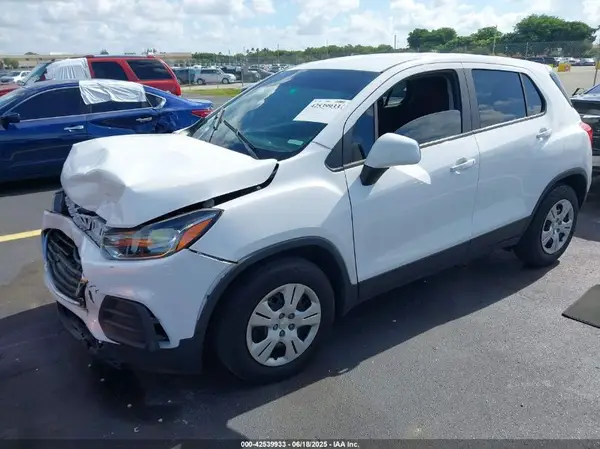 3GNCJKSBXLL157361 2020 CHEVROLET TRAX - Image 2