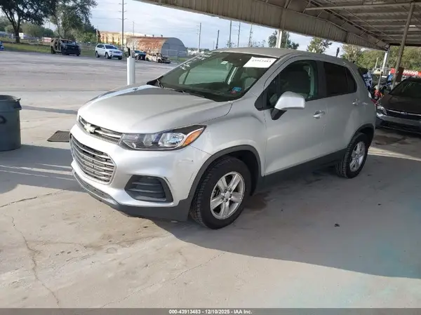 3GNCJKSBXLL164679 2020 CHEVROLET TRAX - Image 2
