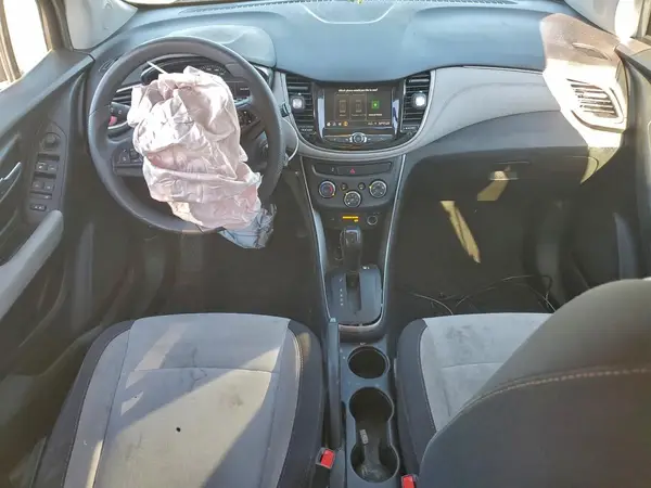 3GNCJKSBXLL167002 2020 CHEVROLET TRAX - Image 8