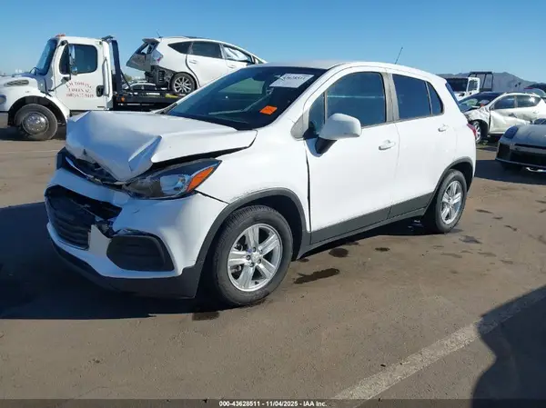 3GNCJKSBXLL183393 2020 CHEVROLET TRAX - Image 2