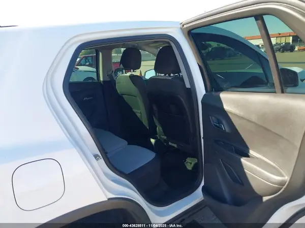 3GNCJKSBXLL183393 2020 CHEVROLET TRAX - Image 8