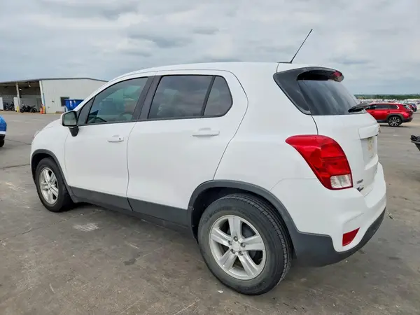 3GNCJKSBXLL185001 2020 CHEVROLET TRAX - Image 2