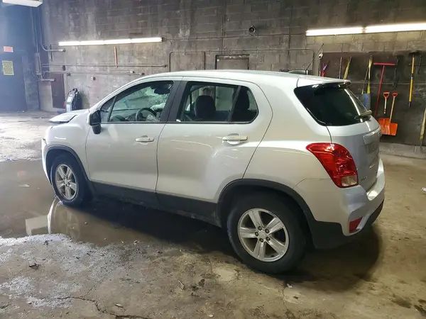 3GNCJKSBXLL200788 2020 CHEVROLET TRAX - Image 2