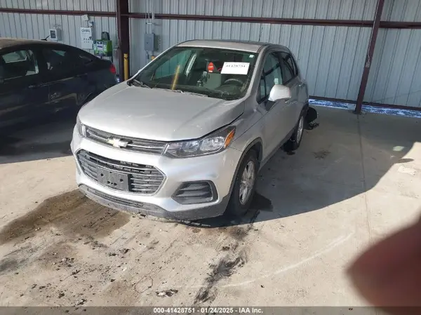 3GNCJKSBXLL206798 2020 CHEVROLET TRAX - Image 2