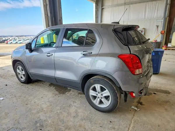 3GNCJKSBXLL206929 2020 CHEVROLET TRAX - Image 2