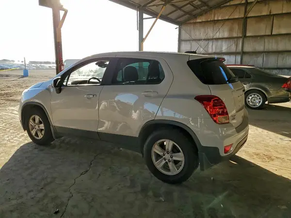 3GNCJKSBXLL214285 2020 CHEVROLET TRAX - Image 2