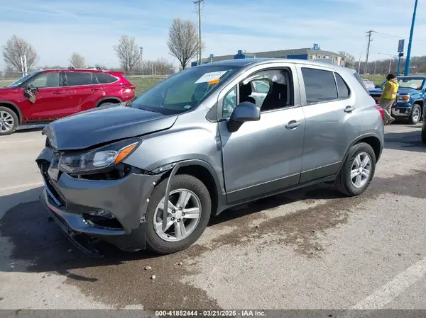 3GNCJKSBXLL230292 2020 CHEVROLET TRAX - Image 2