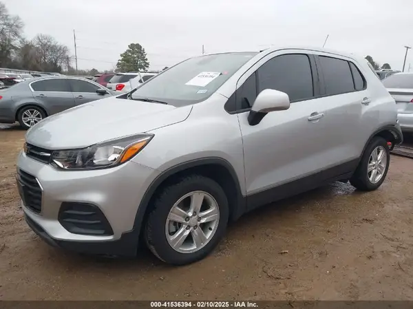 3GNCJKSBXLL280867 2020 CHEVROLET TRAX - Image 2