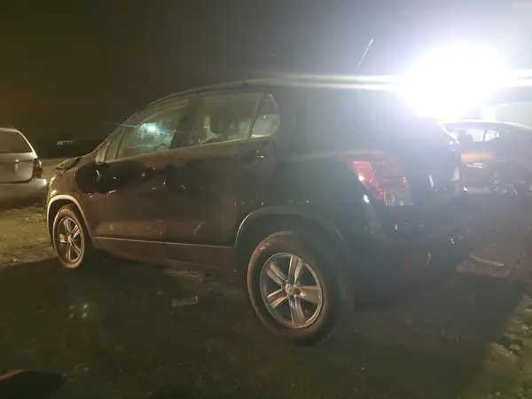 3GNCJKSBXLL281095 2020 CHEVROLET TRAX - Image 2