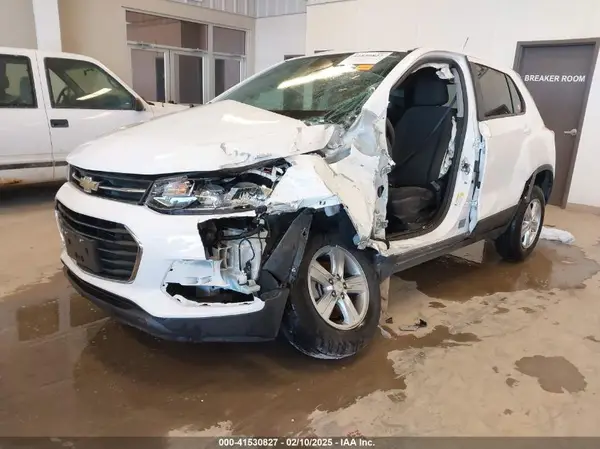 3GNCJKSBXLL284451 2020 CHEVROLET TRAX - Image 2
