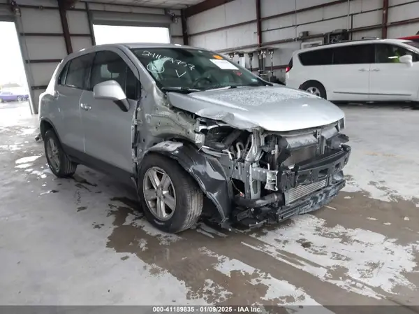 3GNCJKSBXLL290041 2020 CHEVROLET TRAX - Image 1