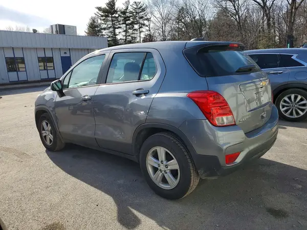 3GNCJKSBXLL293389 2020 CHEVROLET TRAX - Image 2