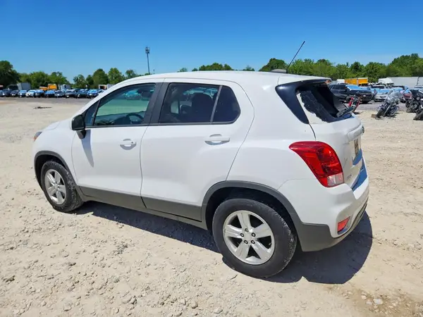 3GNCJKSBXLL297006 2020 CHEVROLET TRAX - Image 2