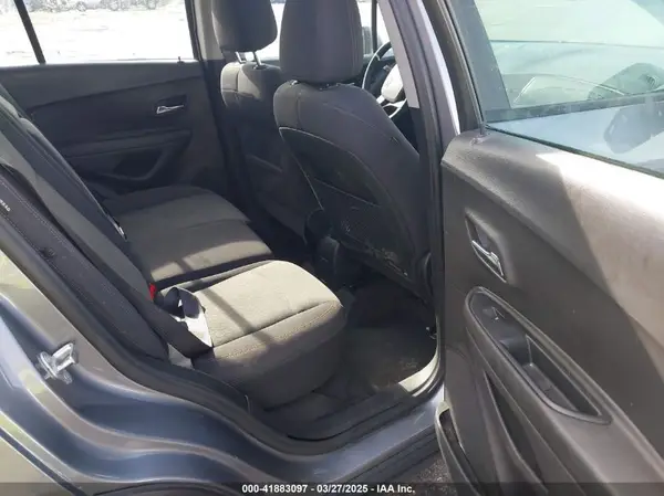 3GNCJKSBXLL330988 2020 CHEVROLET TRAX - Image 8