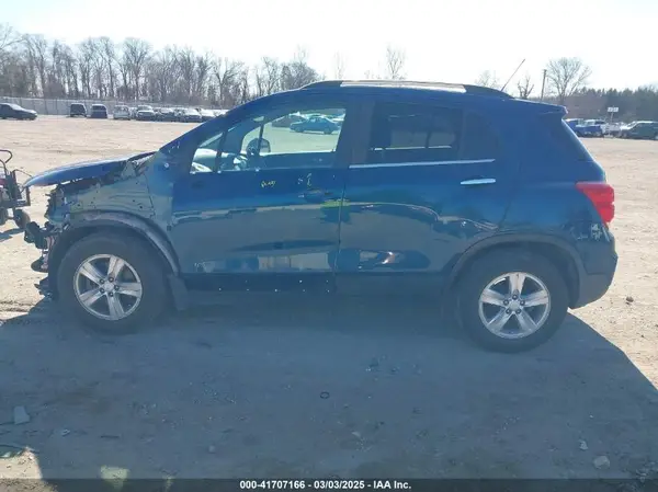 3GNCJL5B8KL239917 2019 CHEVROLET TRAX - Image 2