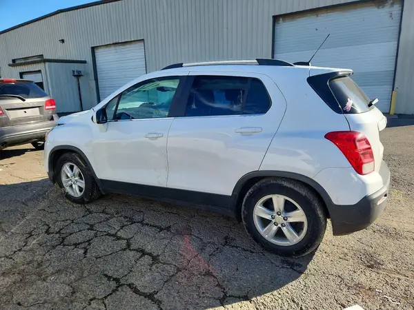 3GNCJLSB0GL126924 2016 CHEVROLET TRAX - Image 2